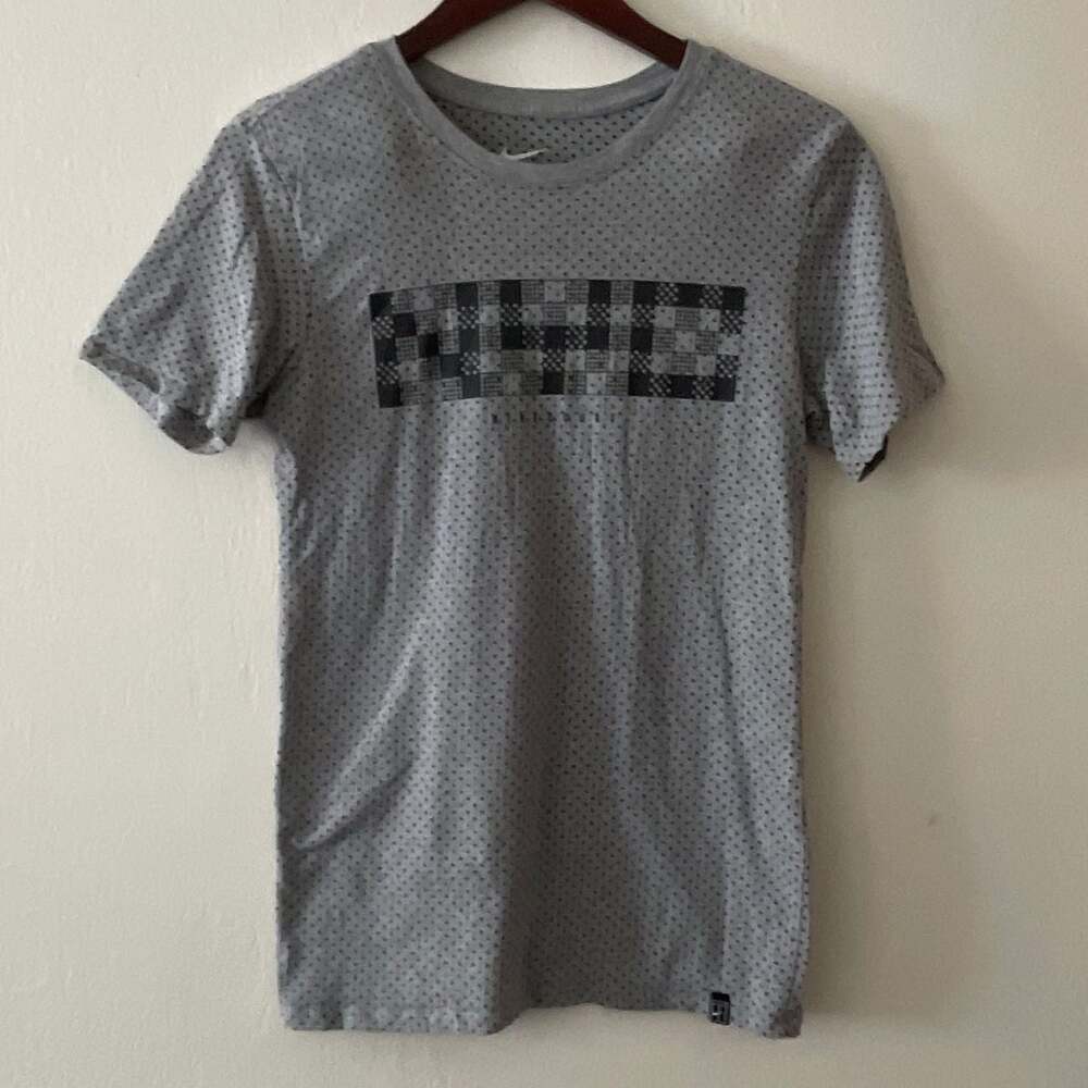 Nike Court Gray Allover Print Graphic T-Shirt - Men's Size XS